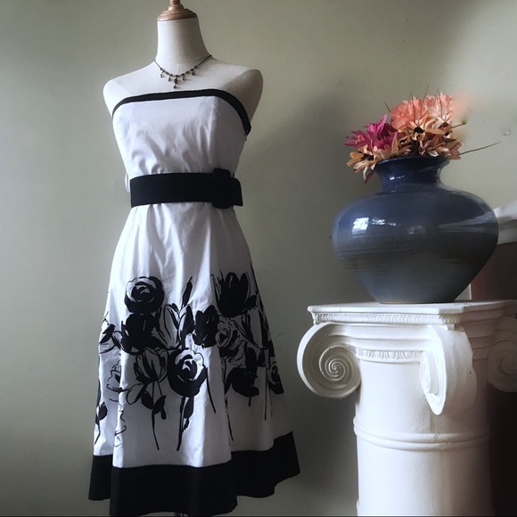 White House Black Market Dresses & Skirts - 4/$20♥️BHWM | strapless dress black and white midi